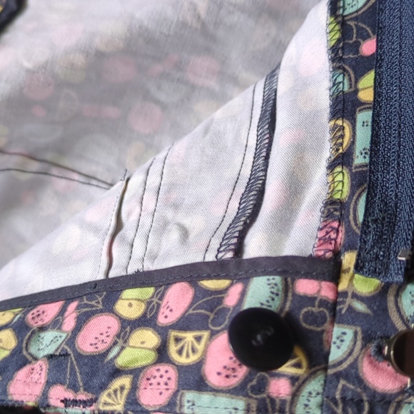 Talbots Stretch Womens Cropped Pants Size 12 Black w/ Stylized Fruit Print 1732 - Picture 5 of 6